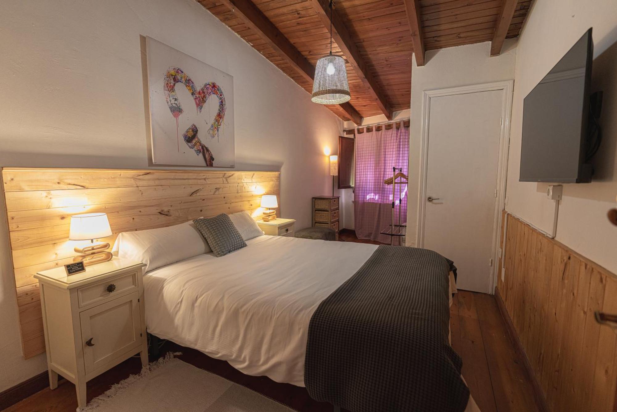 Small Double or Twin Room,1675801583:JPEG